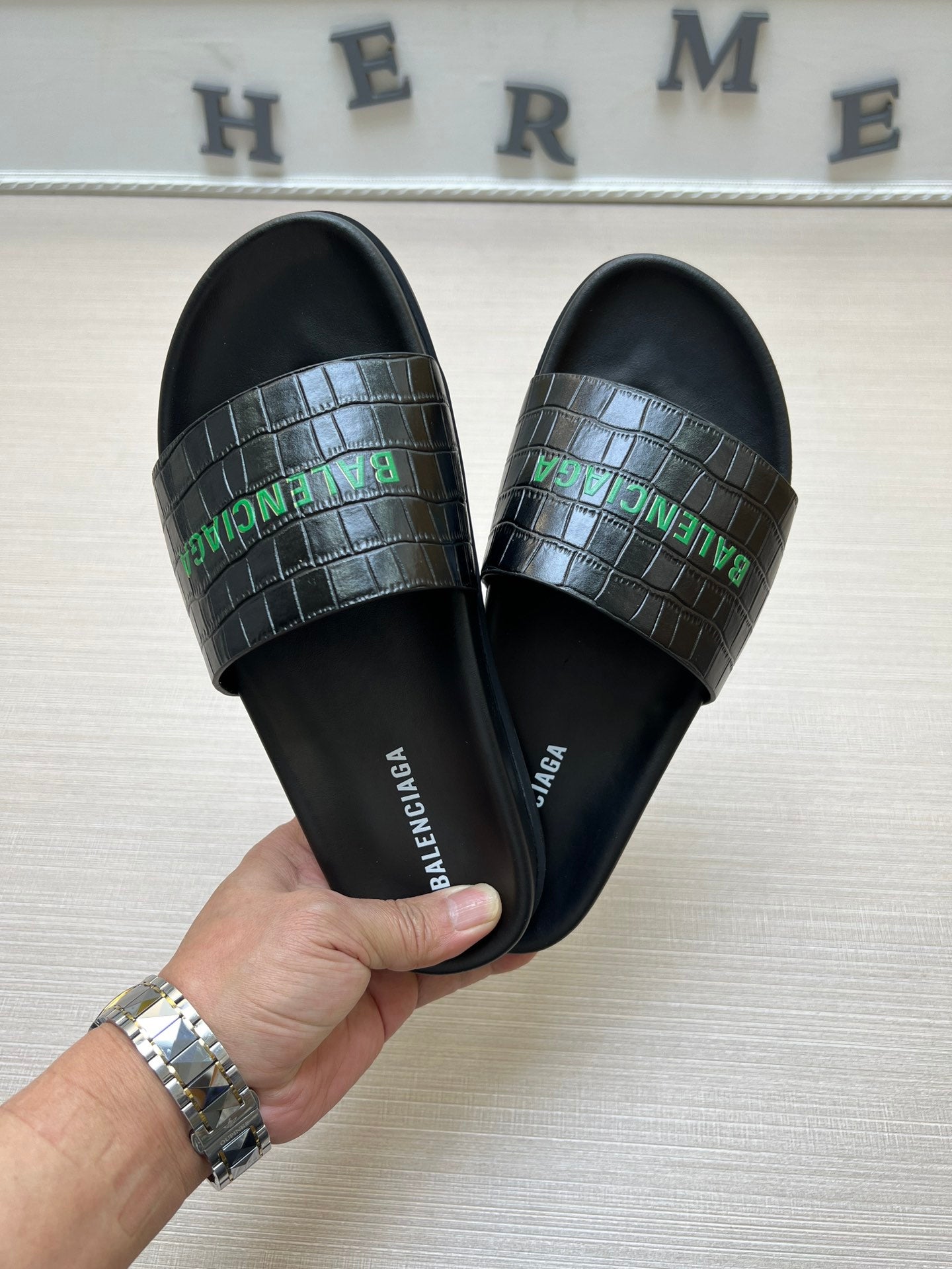 54J99ZDE Stylish slippers