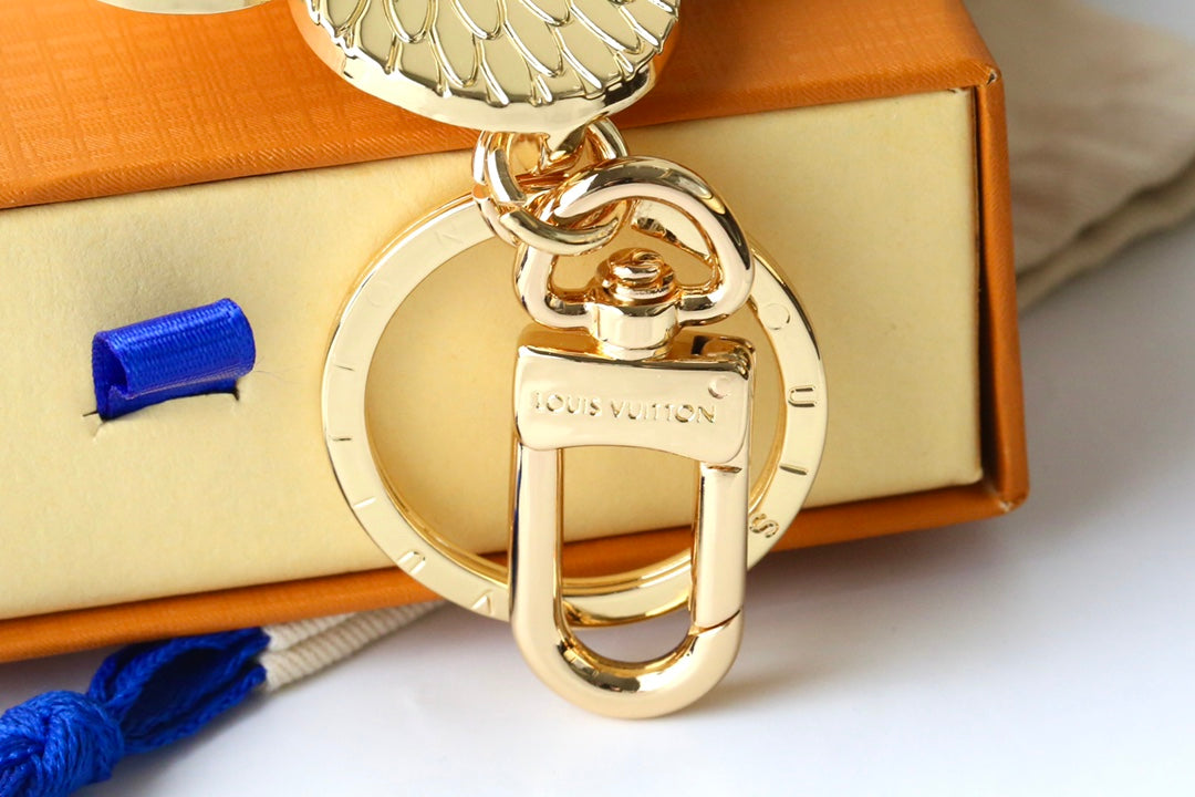14E66ADE Stylish key closure