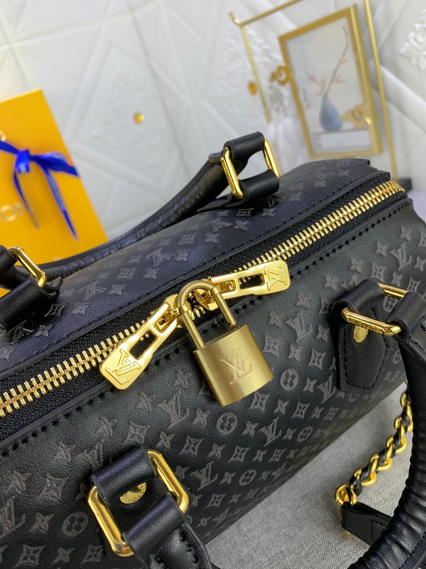 1XE143BDE Stylish leather bag 