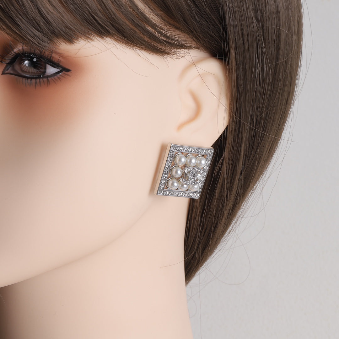 14C376EDE Stylish Earrings