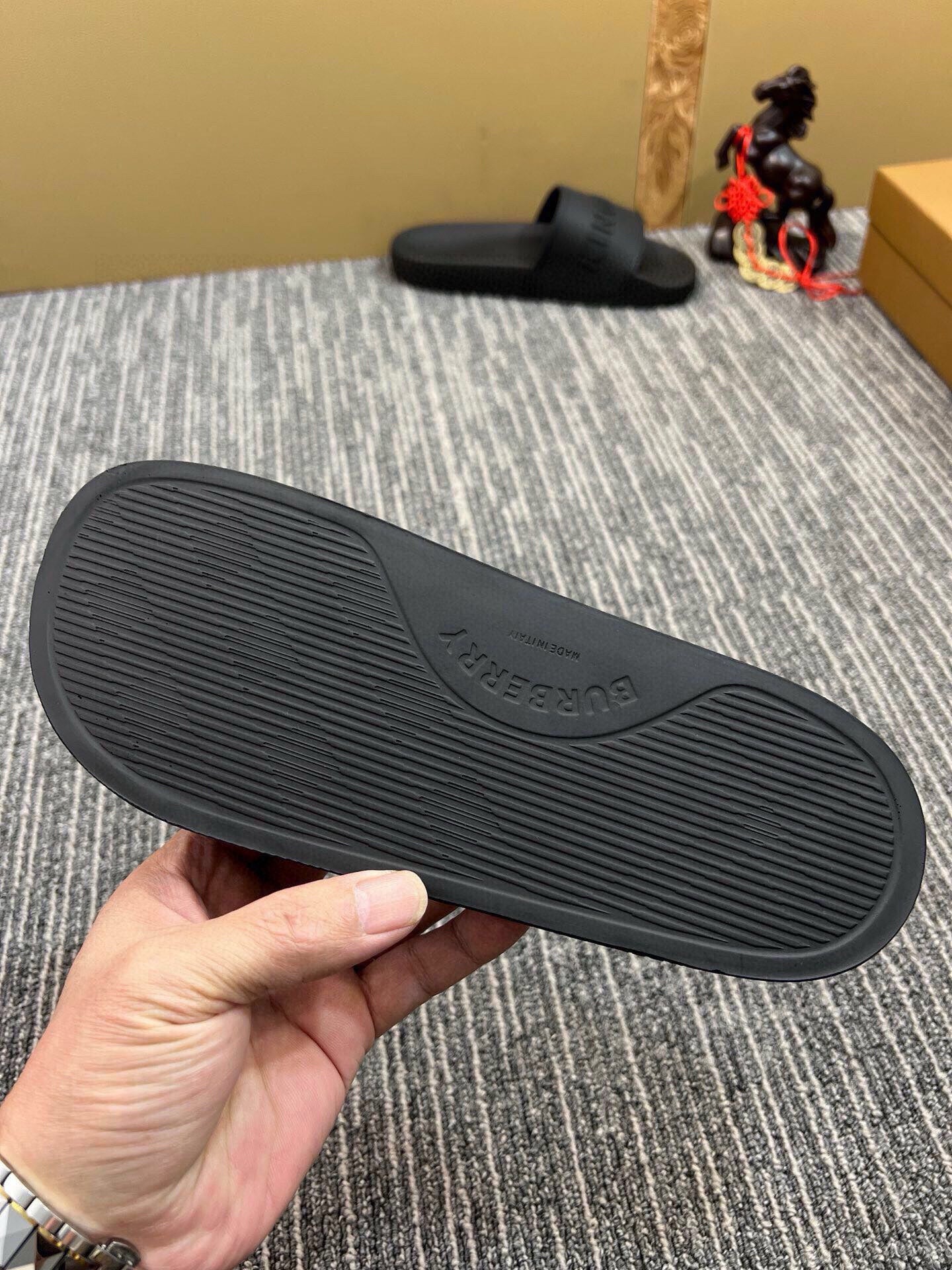 535ZR254ZDE Stylish Slippers