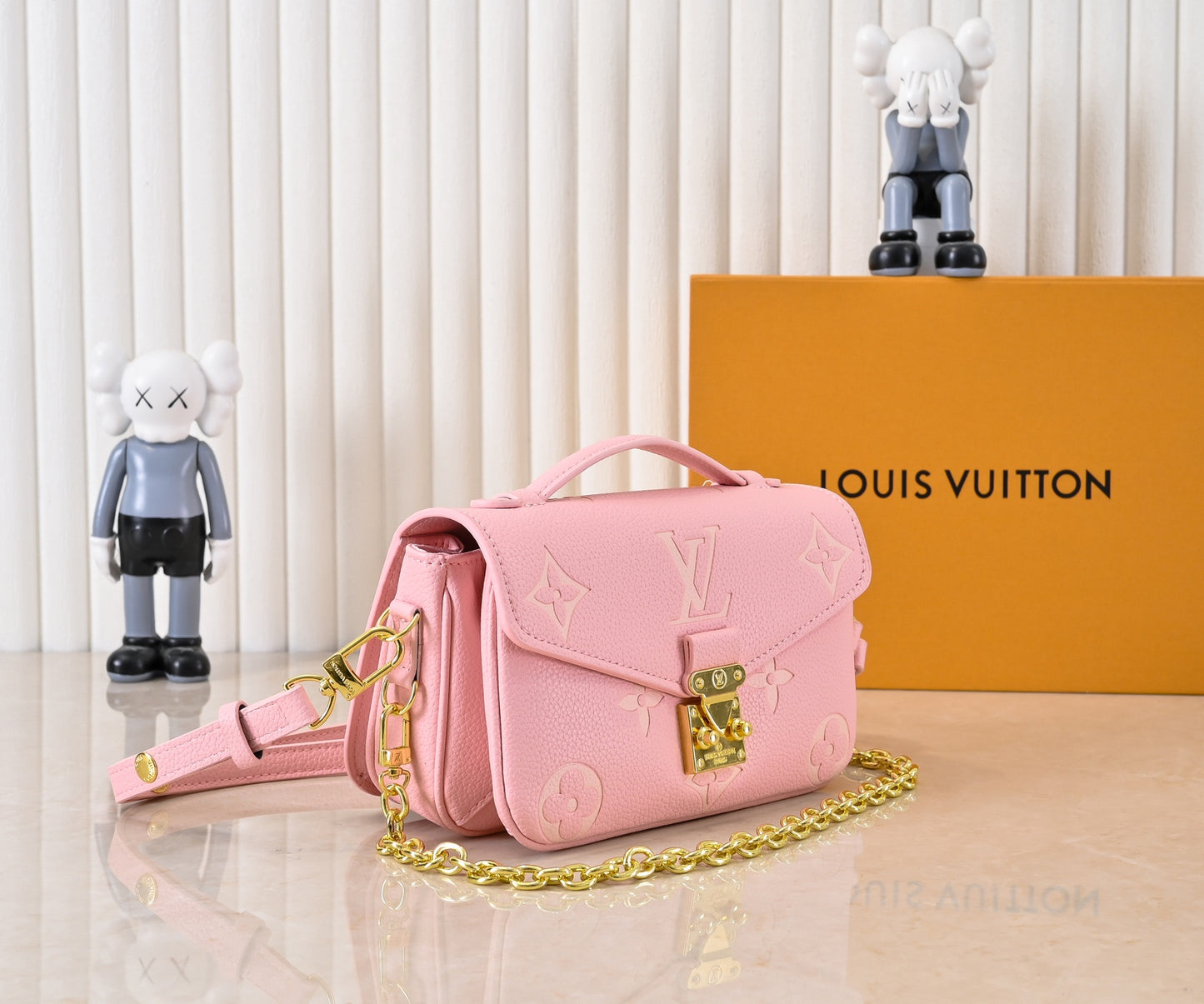 155NE38BDE Stylish leather bag