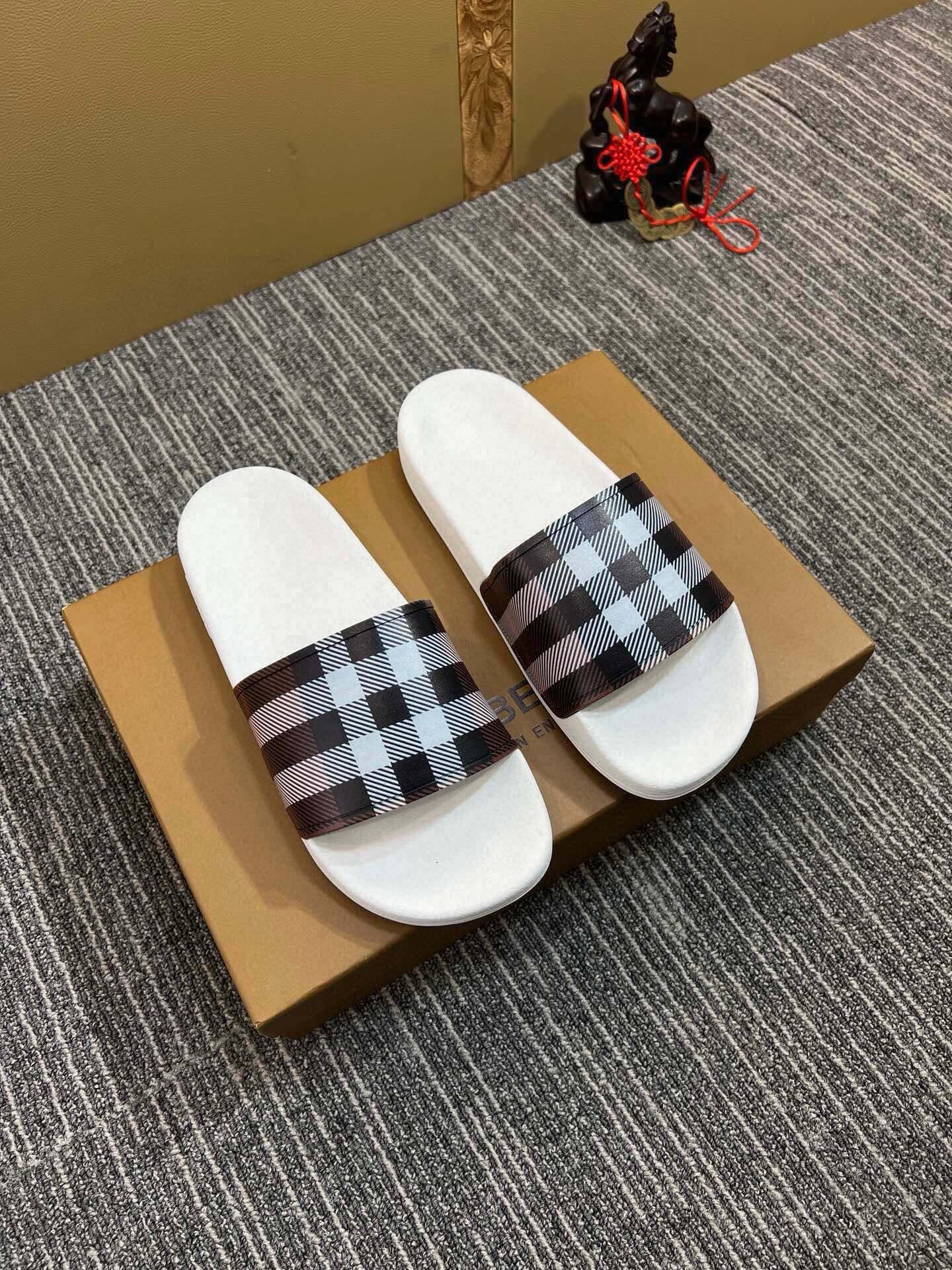 535ZR261ZDE Stylish Slippers