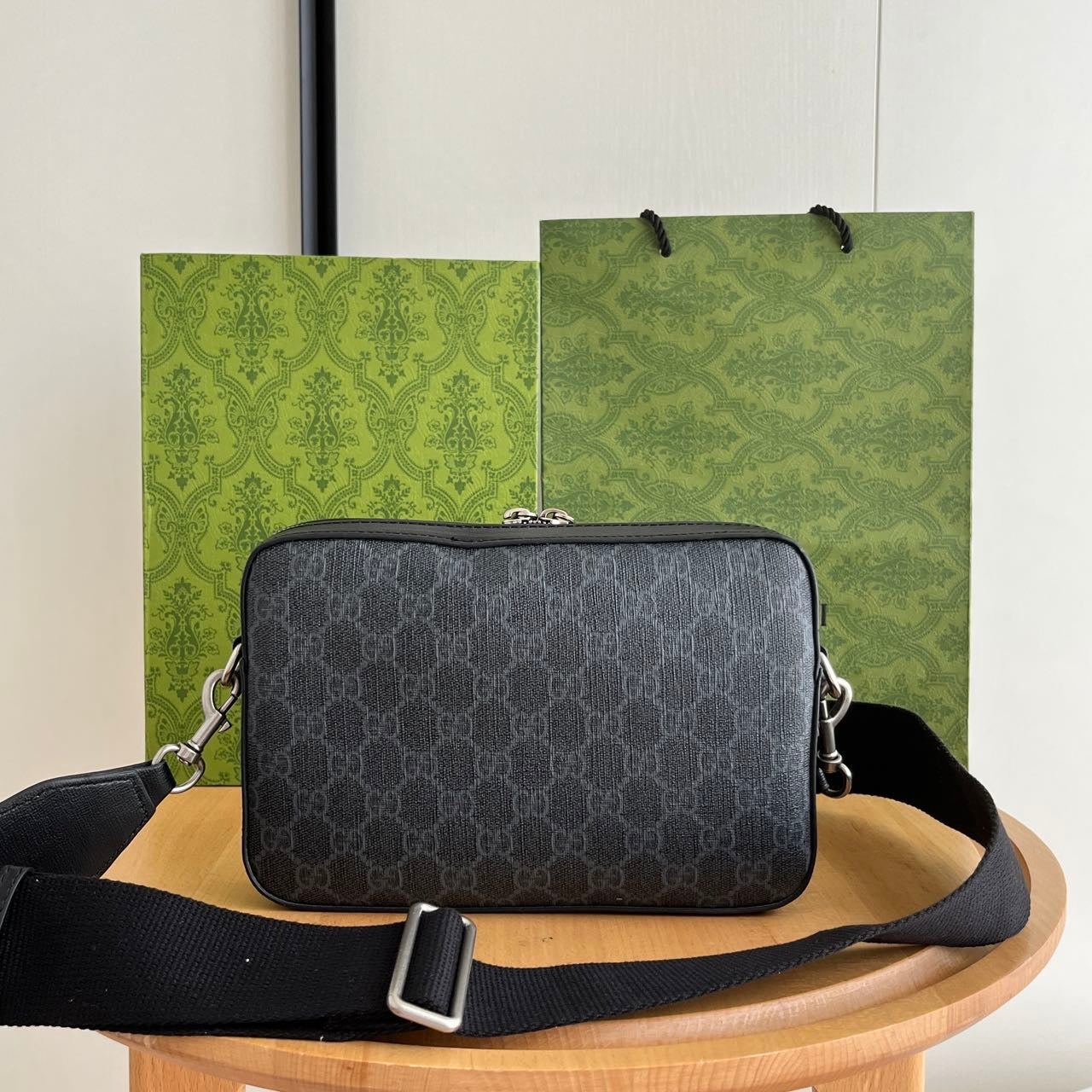 1XB419BDE Stylish leather bag