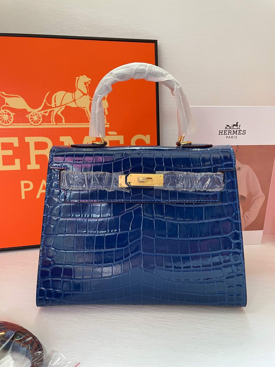 2WH28BDE Stylish leather bag