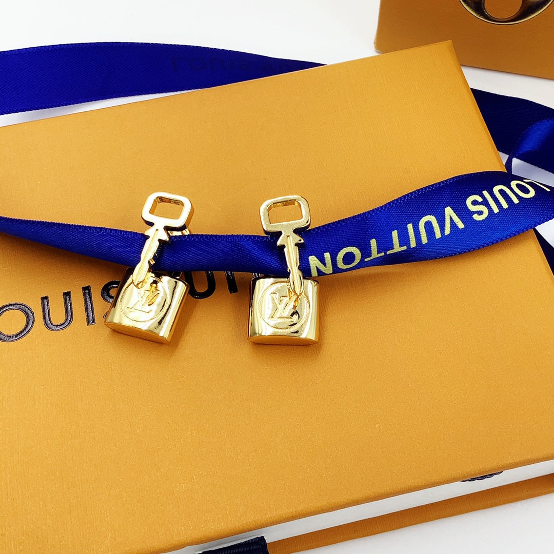 1XE610XDE Stylish Earrings