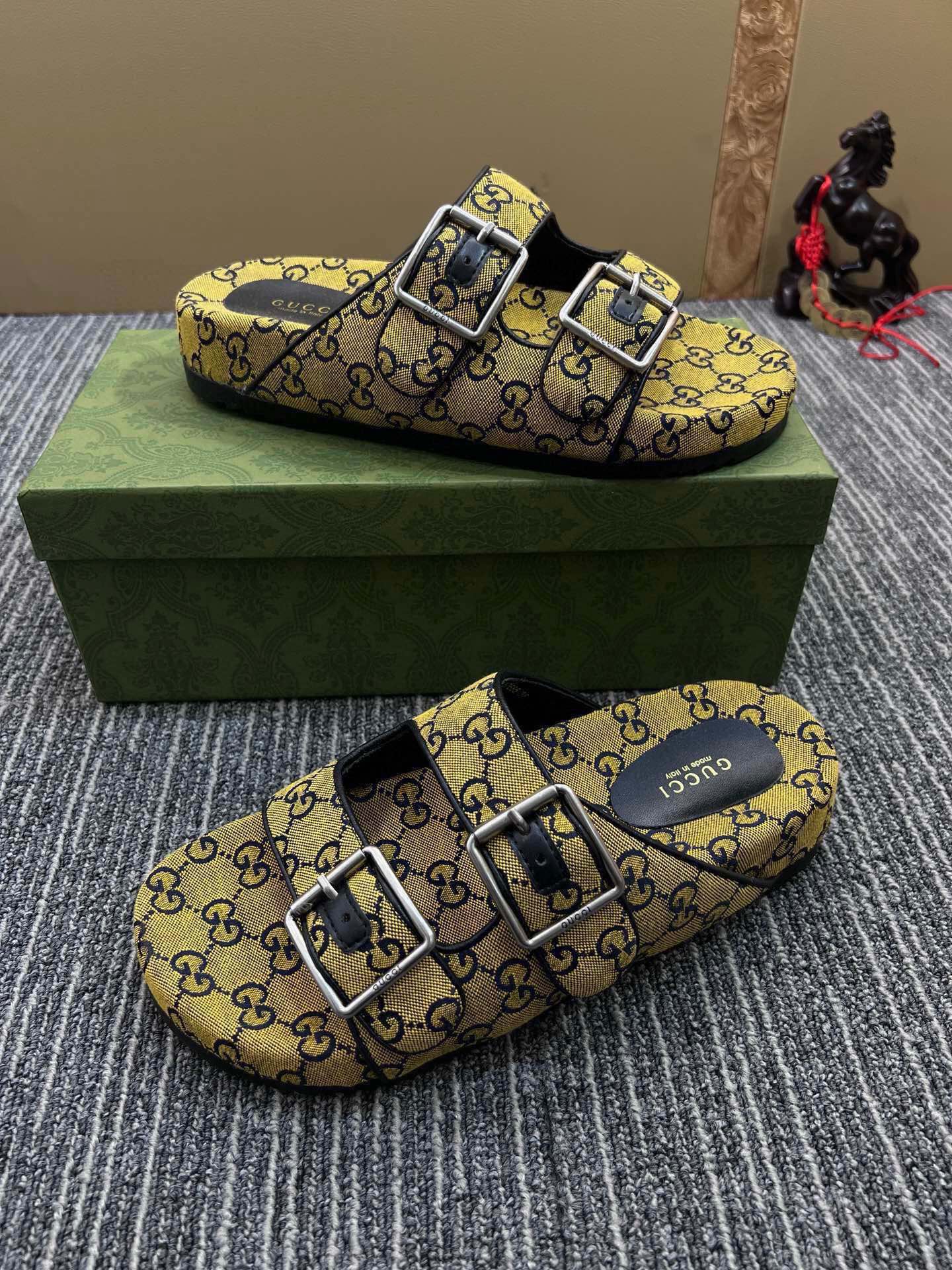 54B123ZDE Stylish slippers