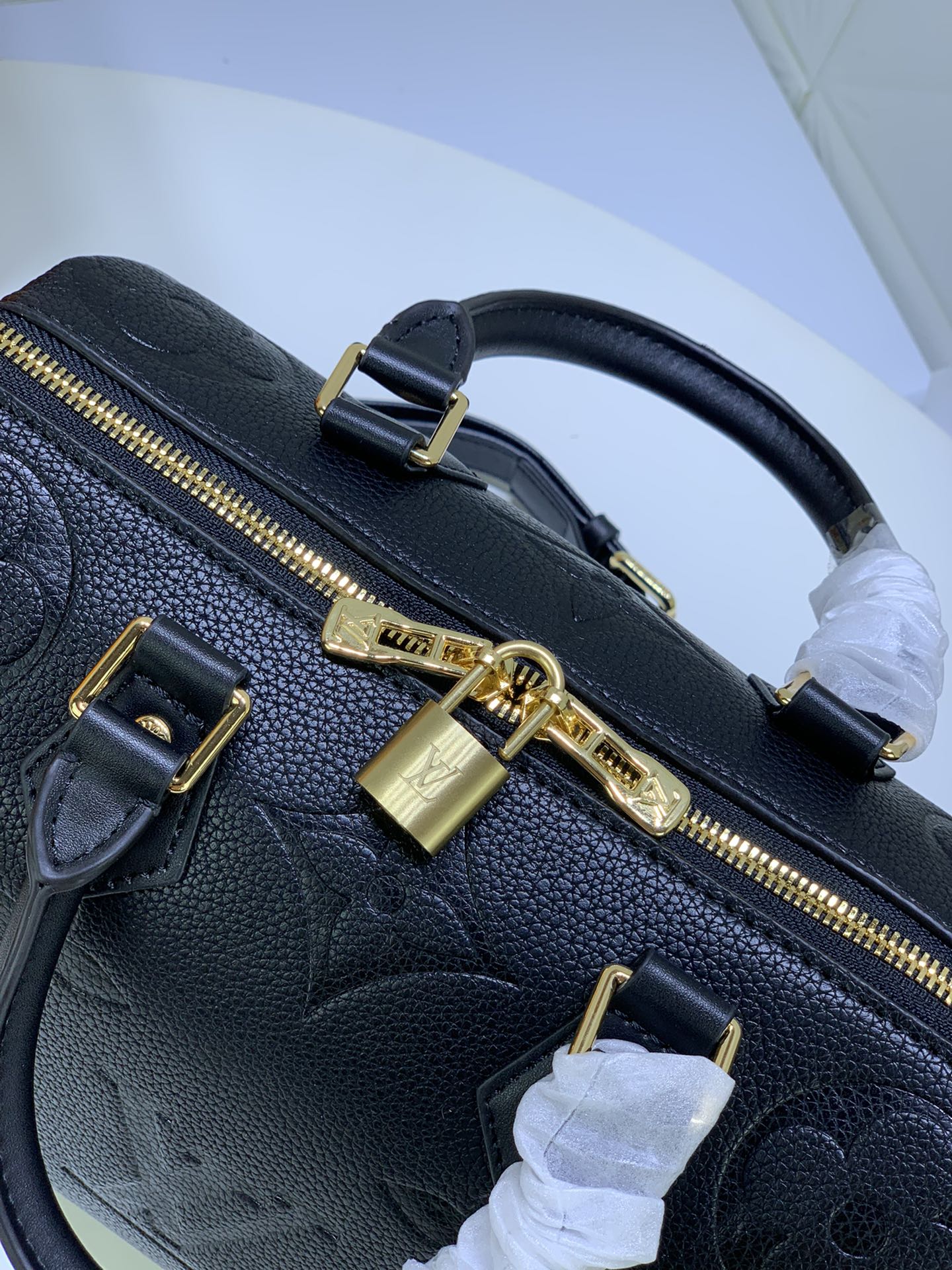 2XE138BDE Stylish leather bag 