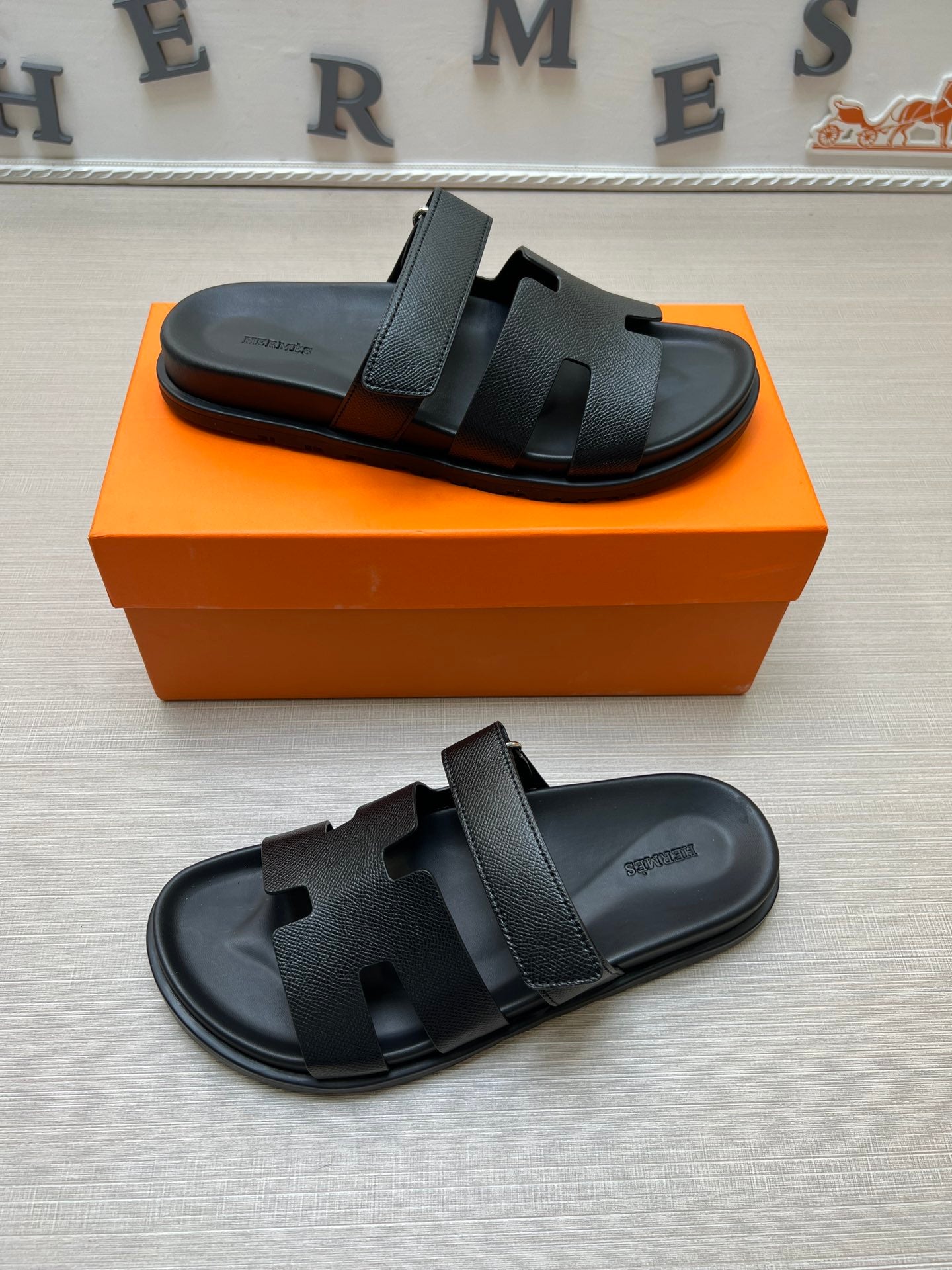 54H1ZDE Stylish slippers