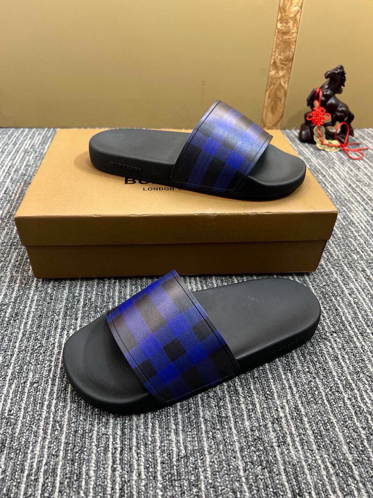 535ZR258ZDE Stylish Slippers