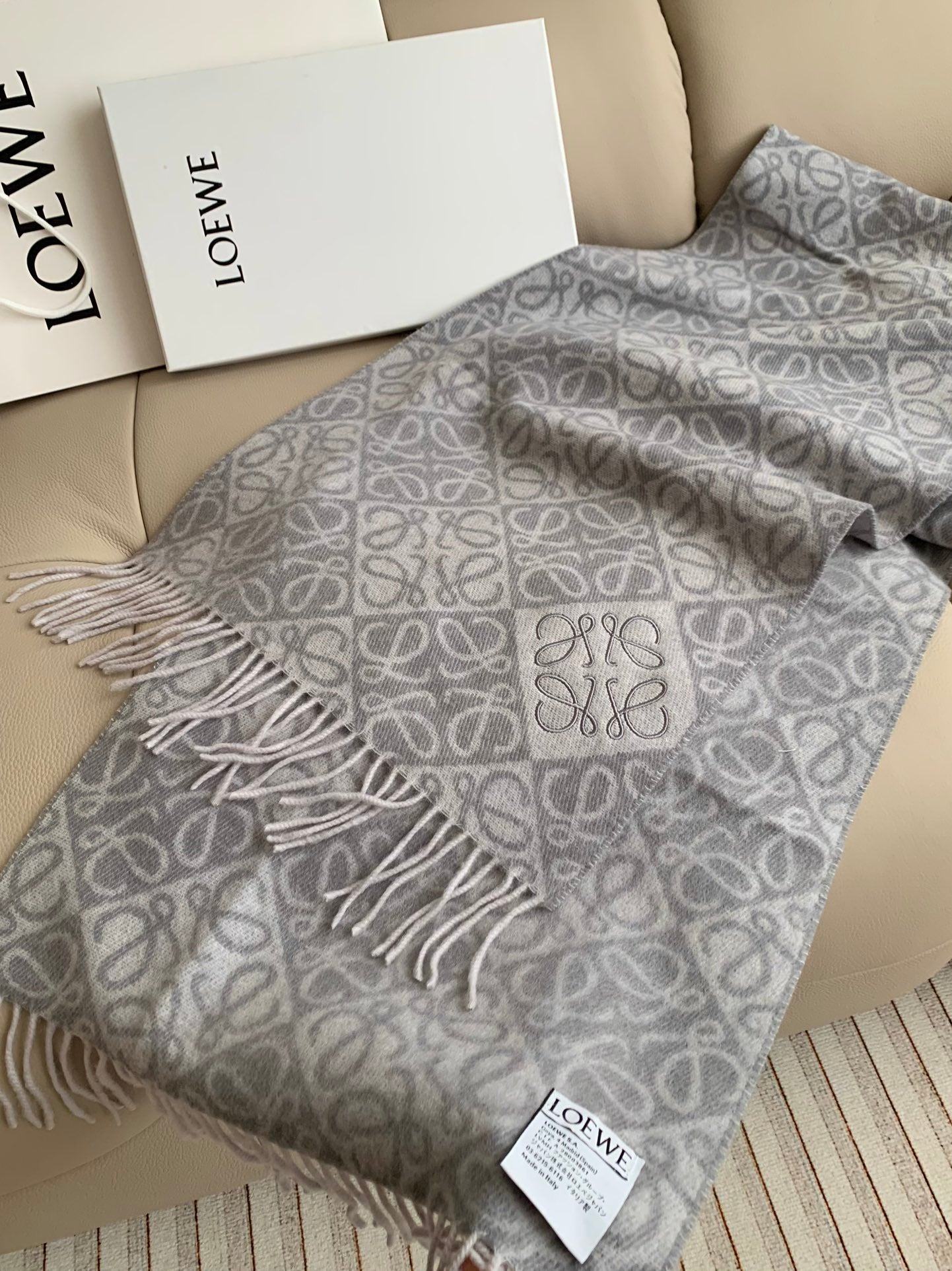 185RA64WDE Stylish Winter Scarves