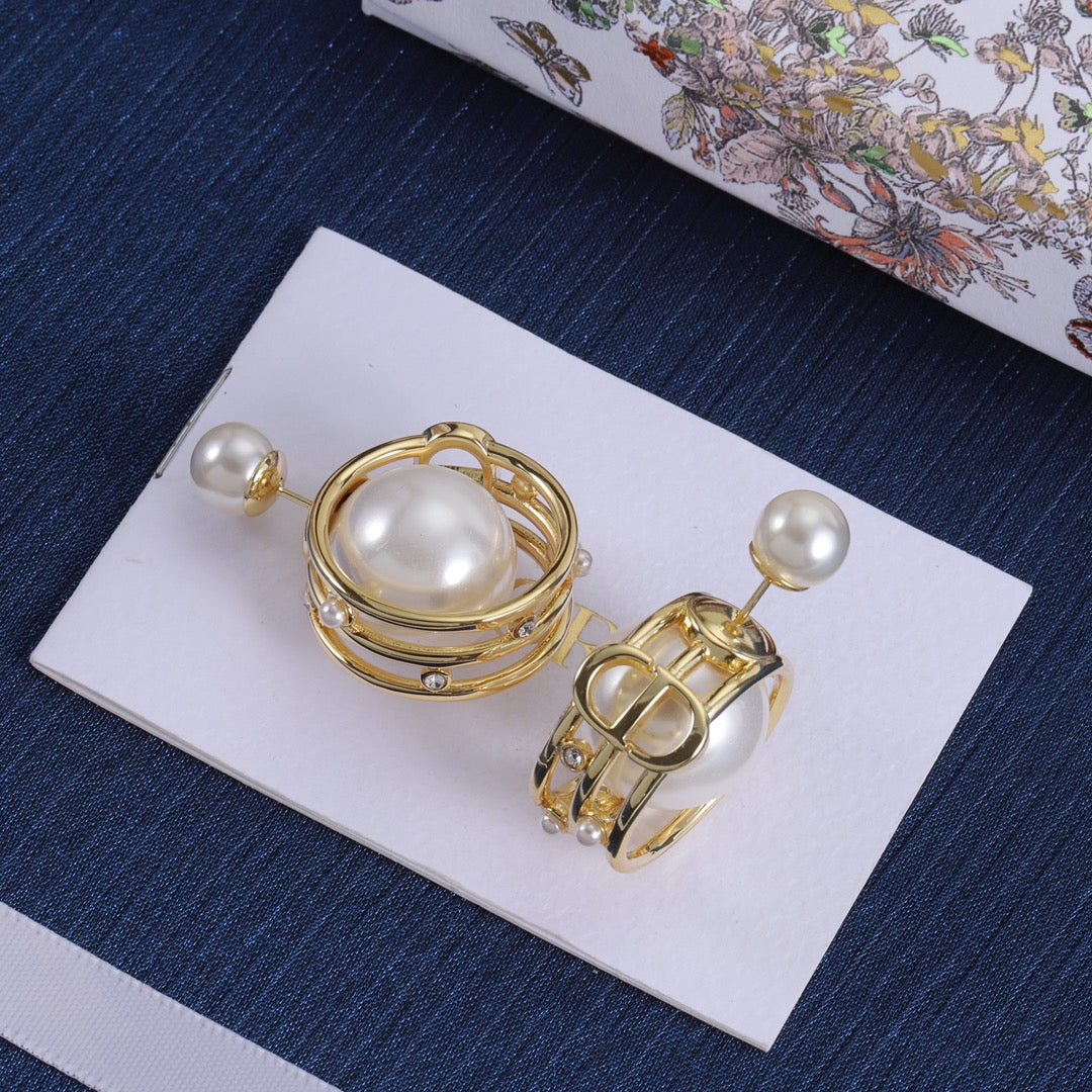 14D420EDE Stylish Earrings