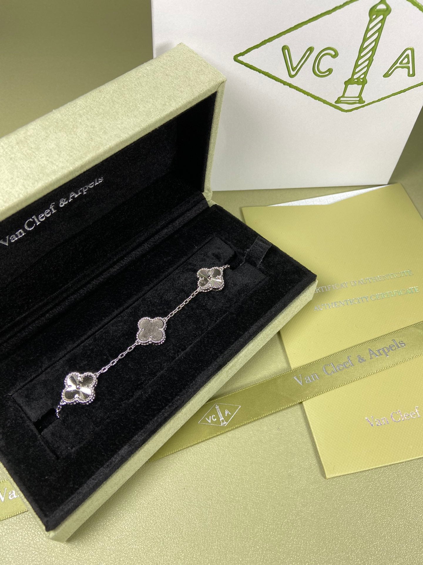 5XVA181KDE Stylish bracelets  5 flowers normal size1.5cm flower