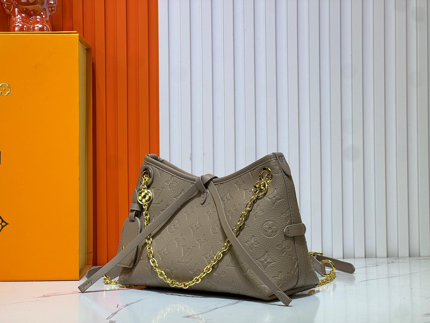 2WE33BDE Stylish leather bag