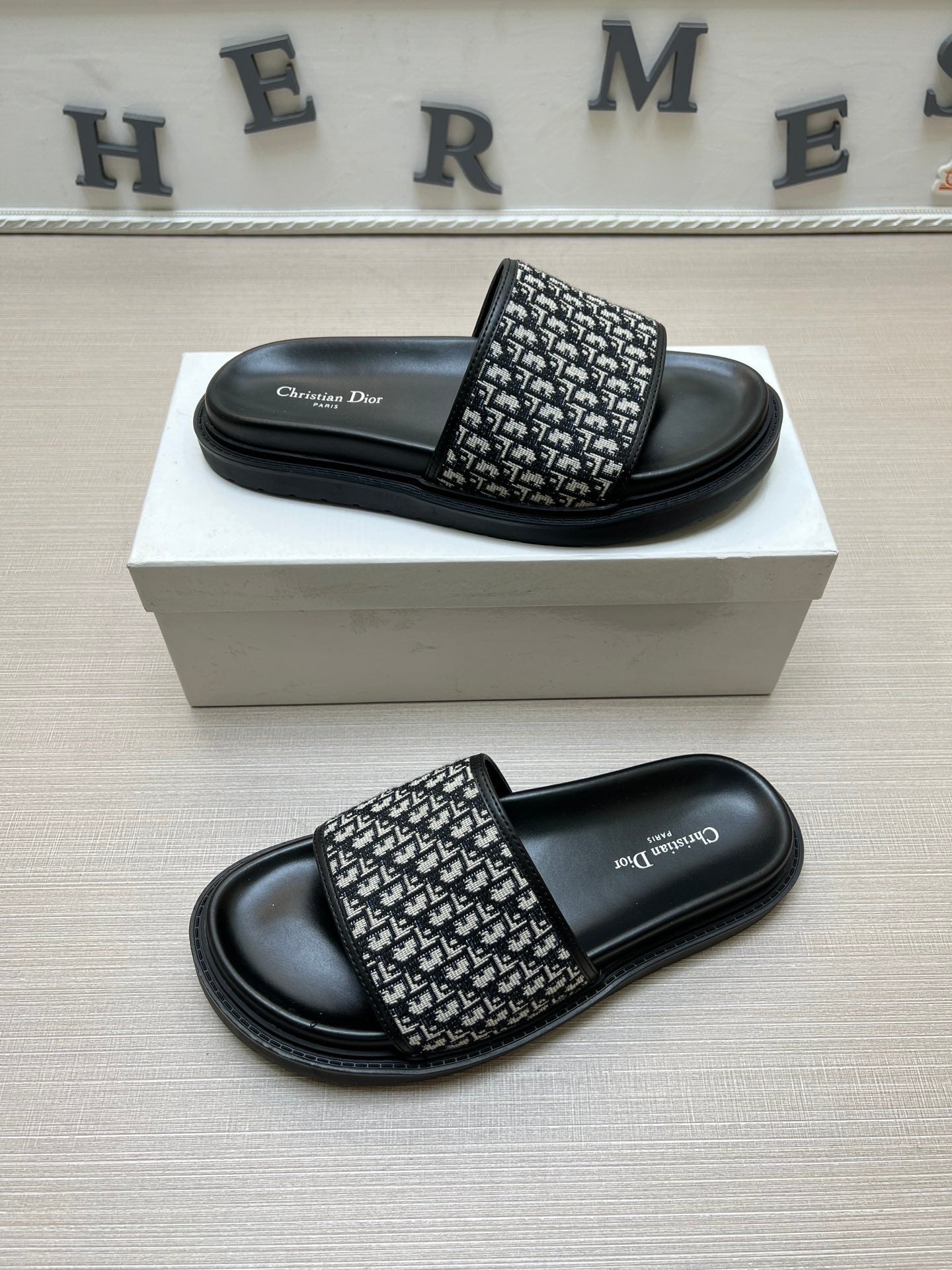 54D114ZDE Stylish slippers