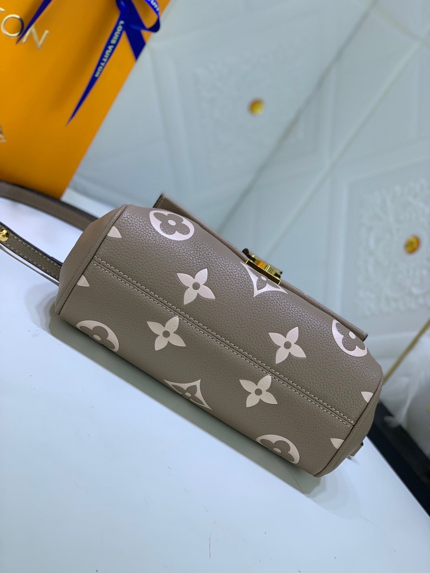 2XR363BDE Stylish leather bag 