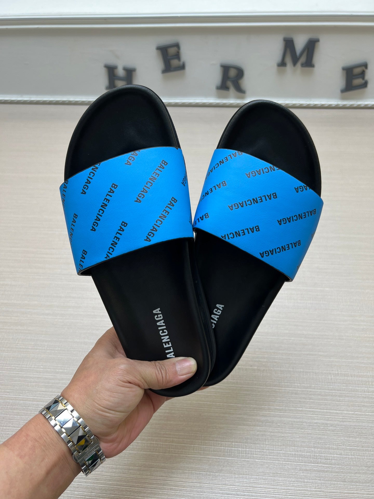 54J99ZDE Stylish slippers