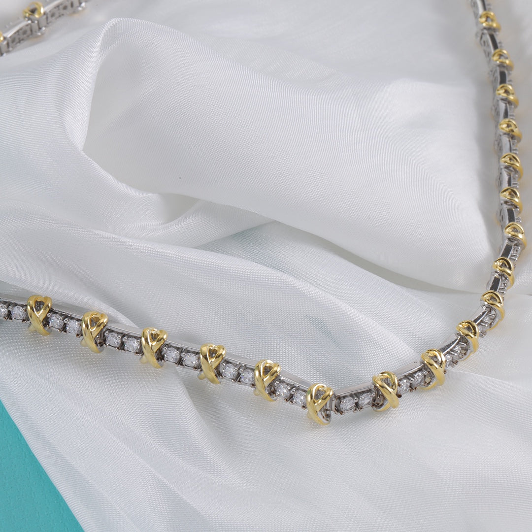 175RT8XDE Stylish Necklaces .