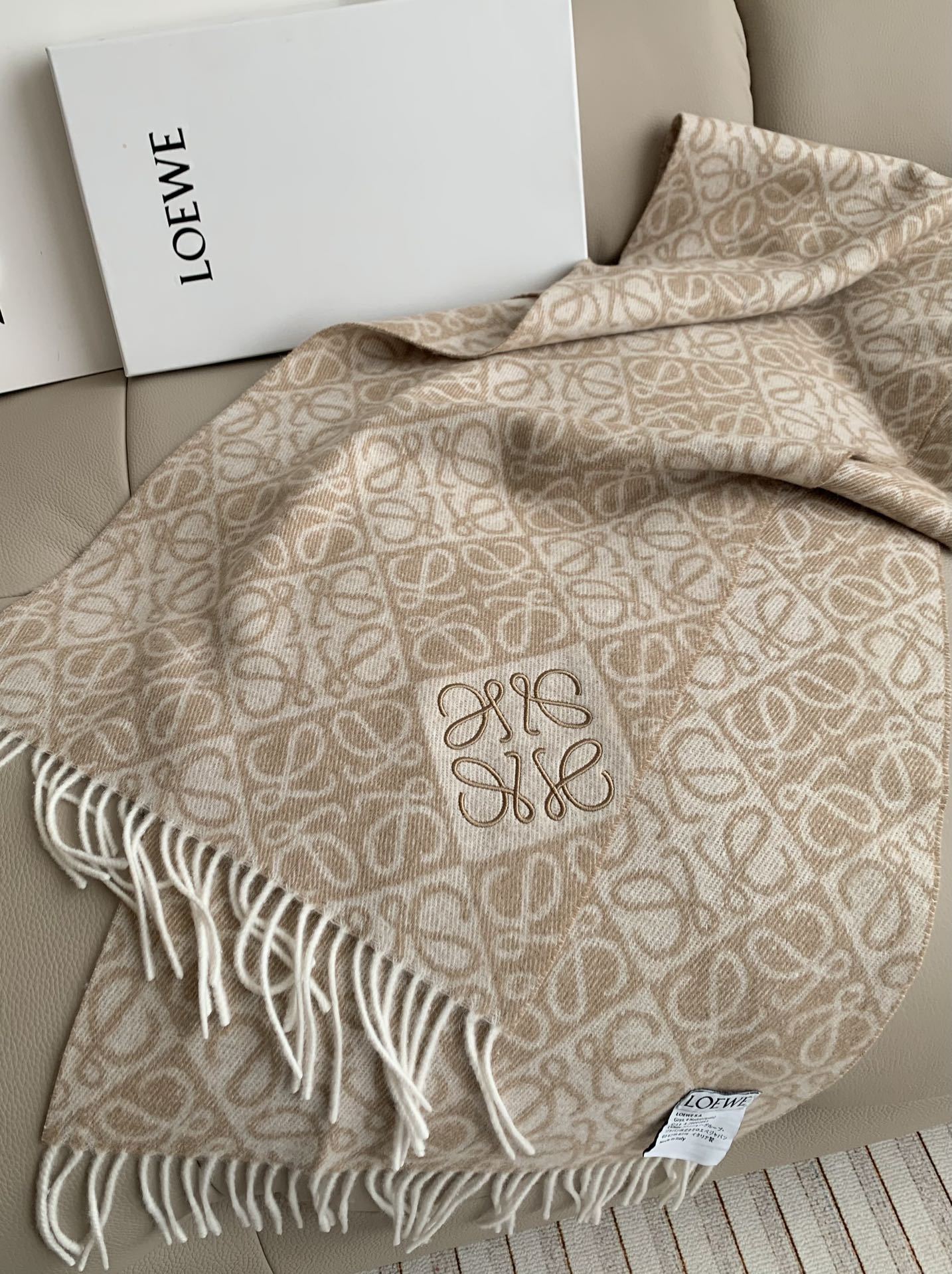 185RA64WDE Stylish Winter Scarves