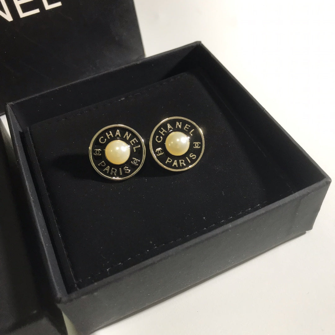 14C21EDE Stylish Earrings