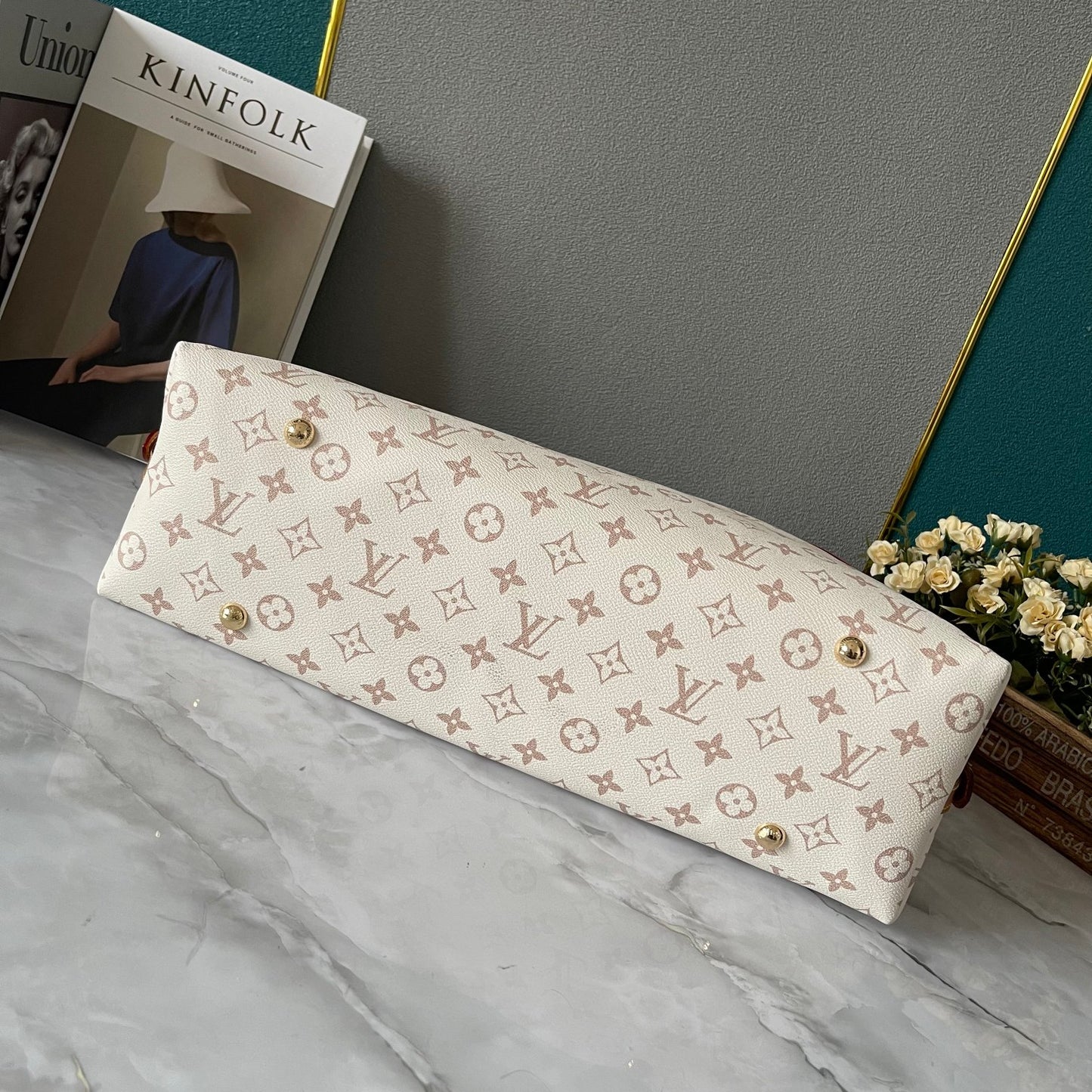 12XE277BDE Stylish leather bag 