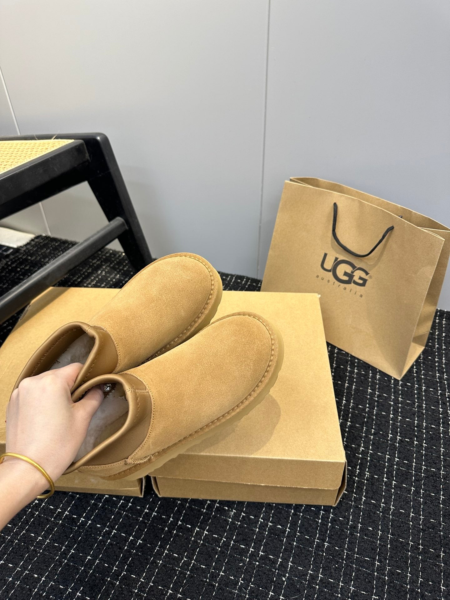 1LU8ZDE Stylish snow boots