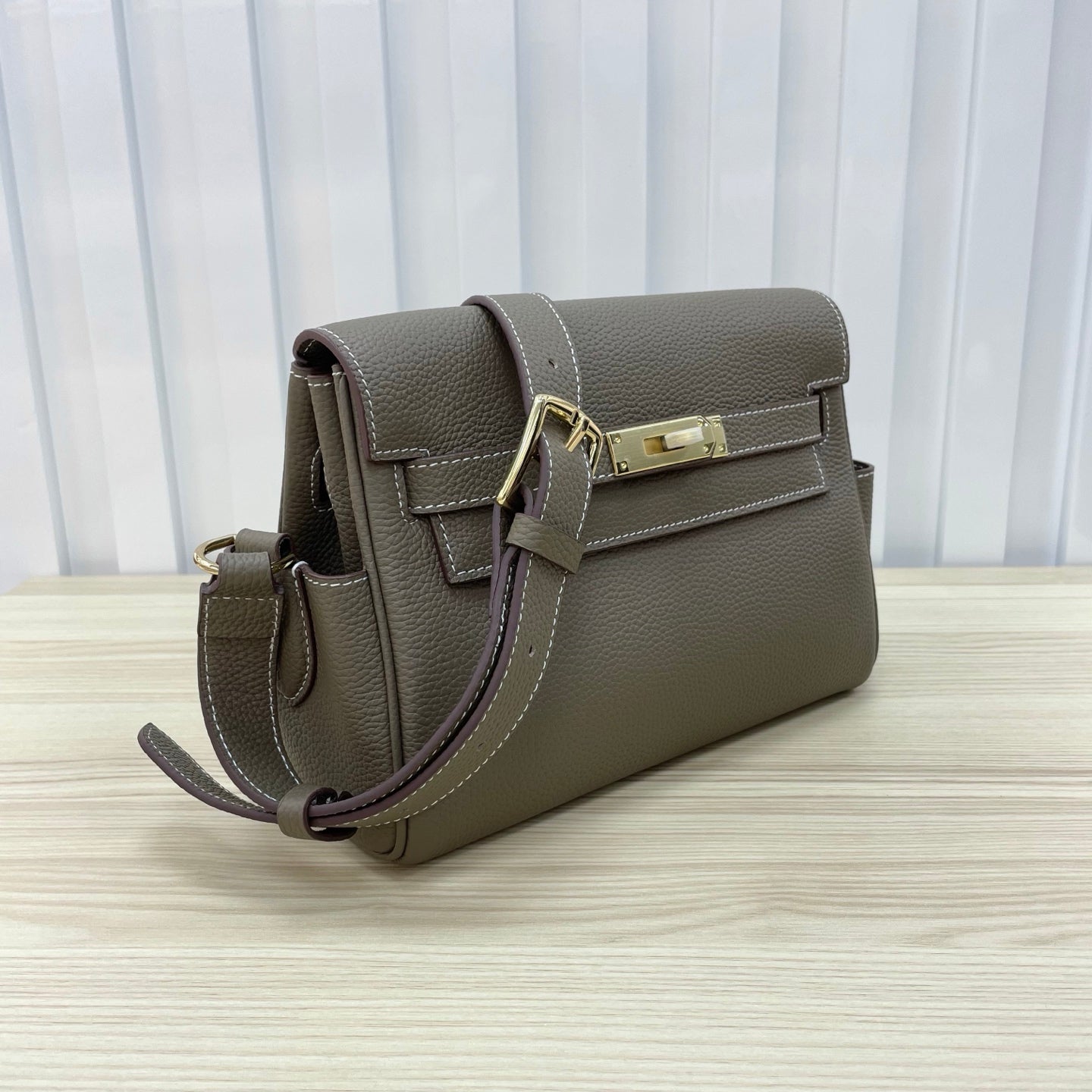 15RH4BDE Stylish leather bag