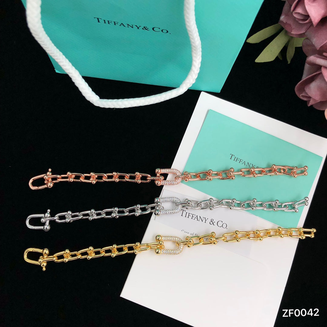 1T5XDE Stylish Earrings