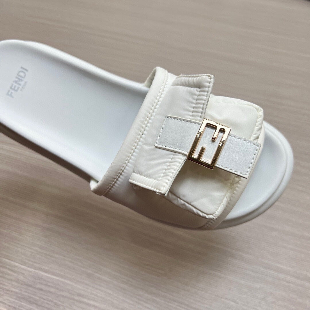 54F125ZDE Stylish slippers