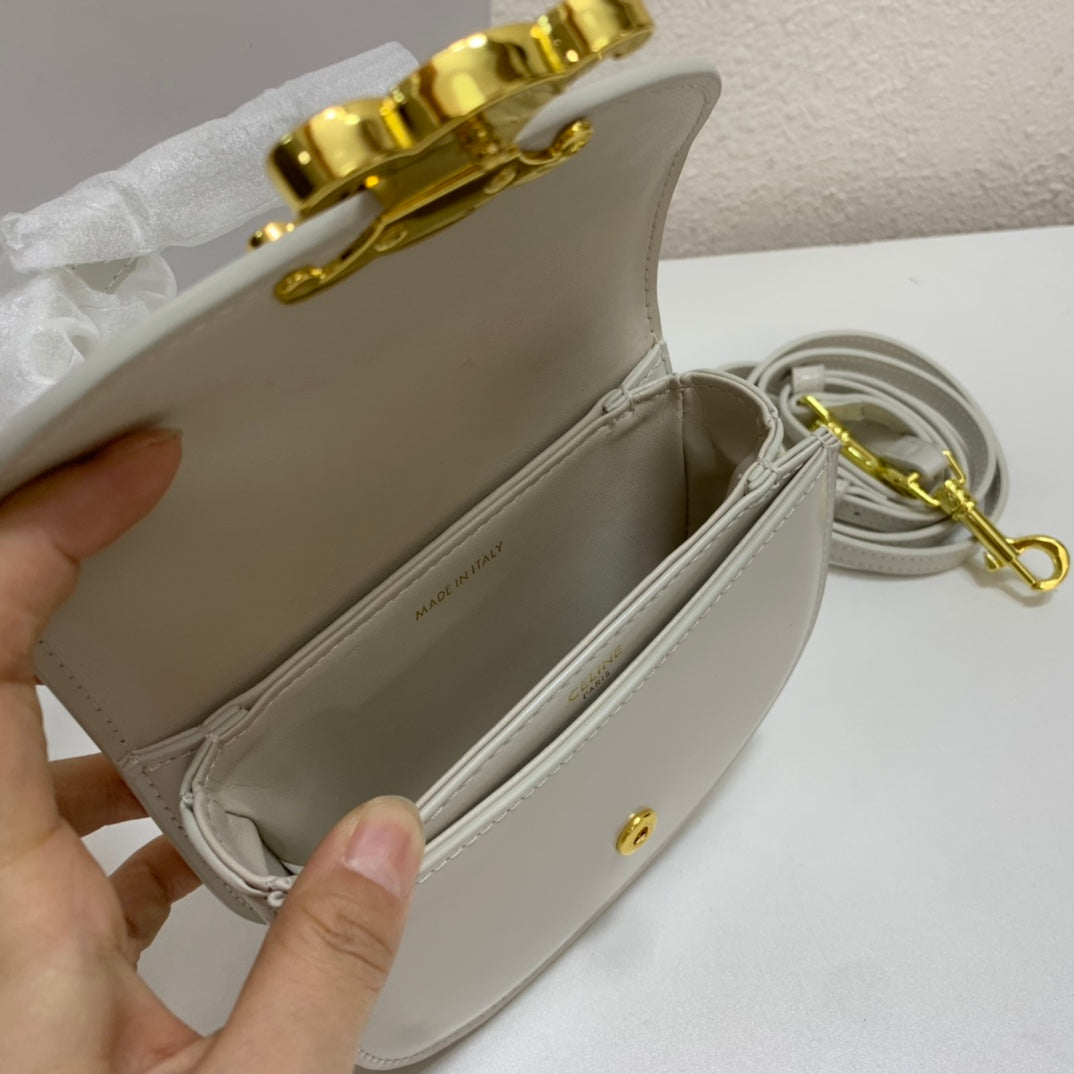 1XCL40BDE Stylish leather bag 