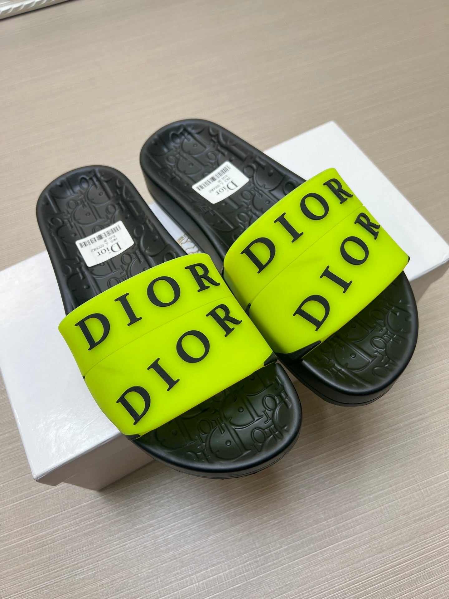 535ZD275ZDE Stylish Slippers