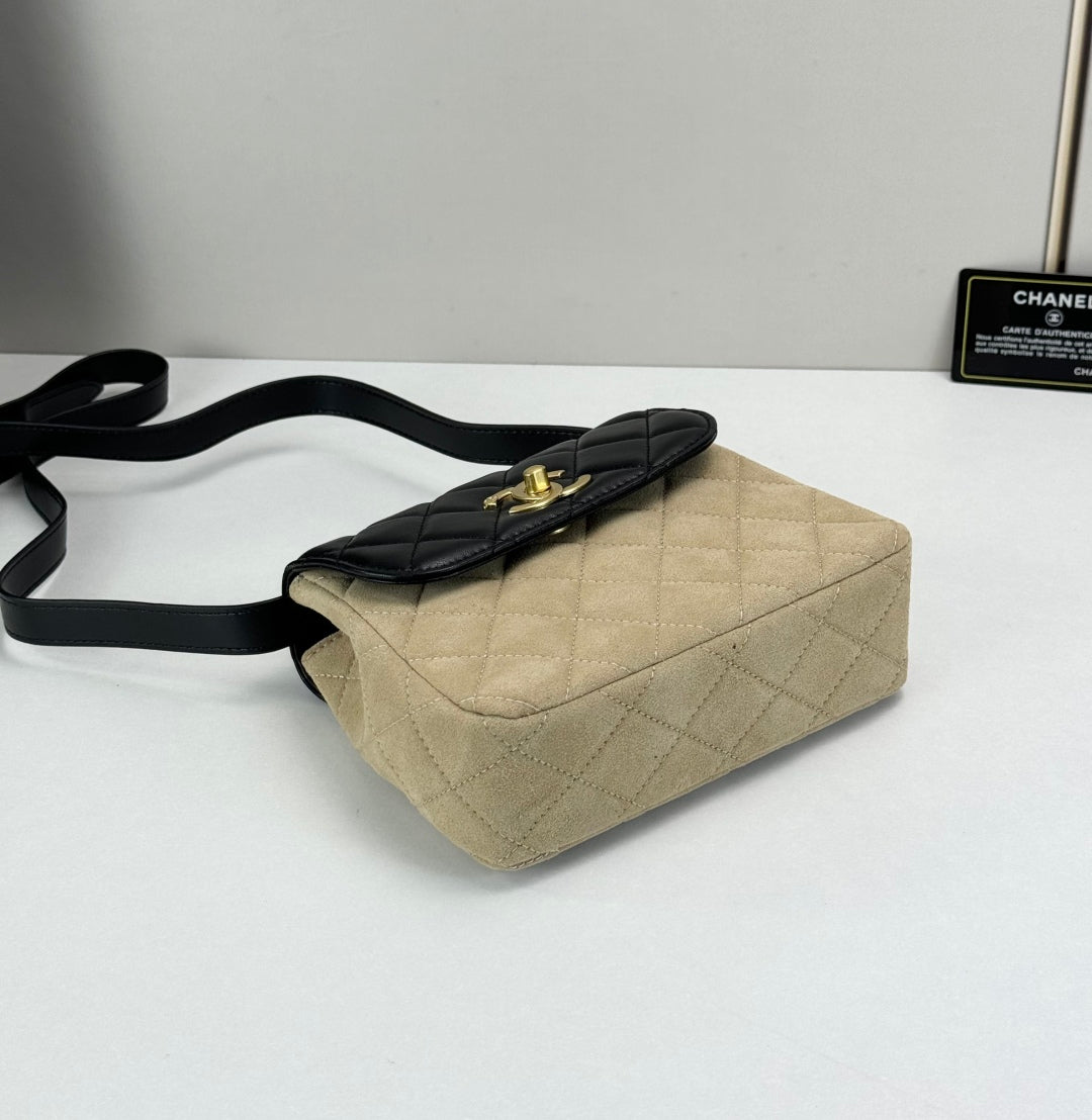 15RC62BDE Stylish leather bag