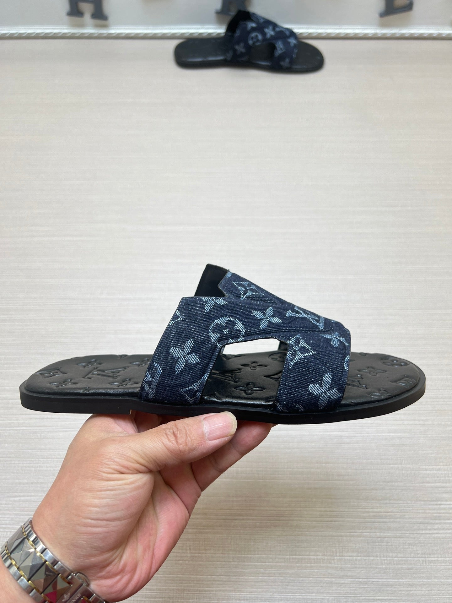 54E28ZDE Stylish slippers