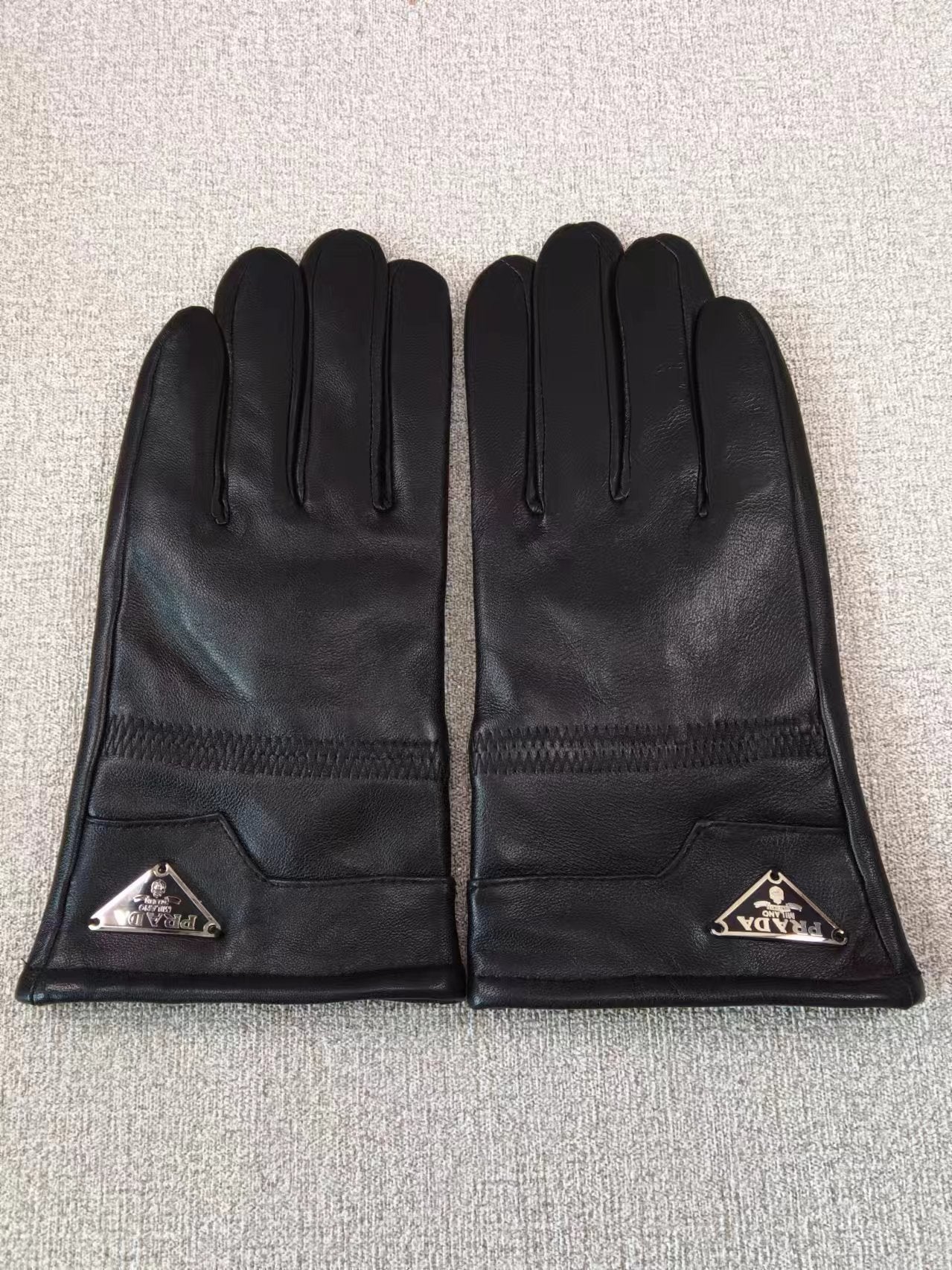 24PD110SDE Stylish  gloves