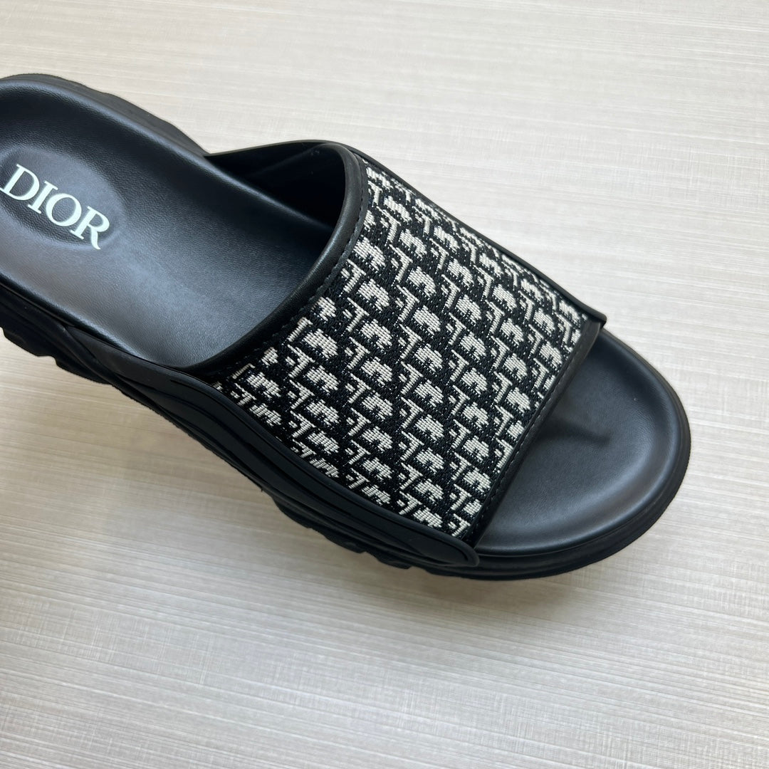 54D8ZDE Stylish slippers