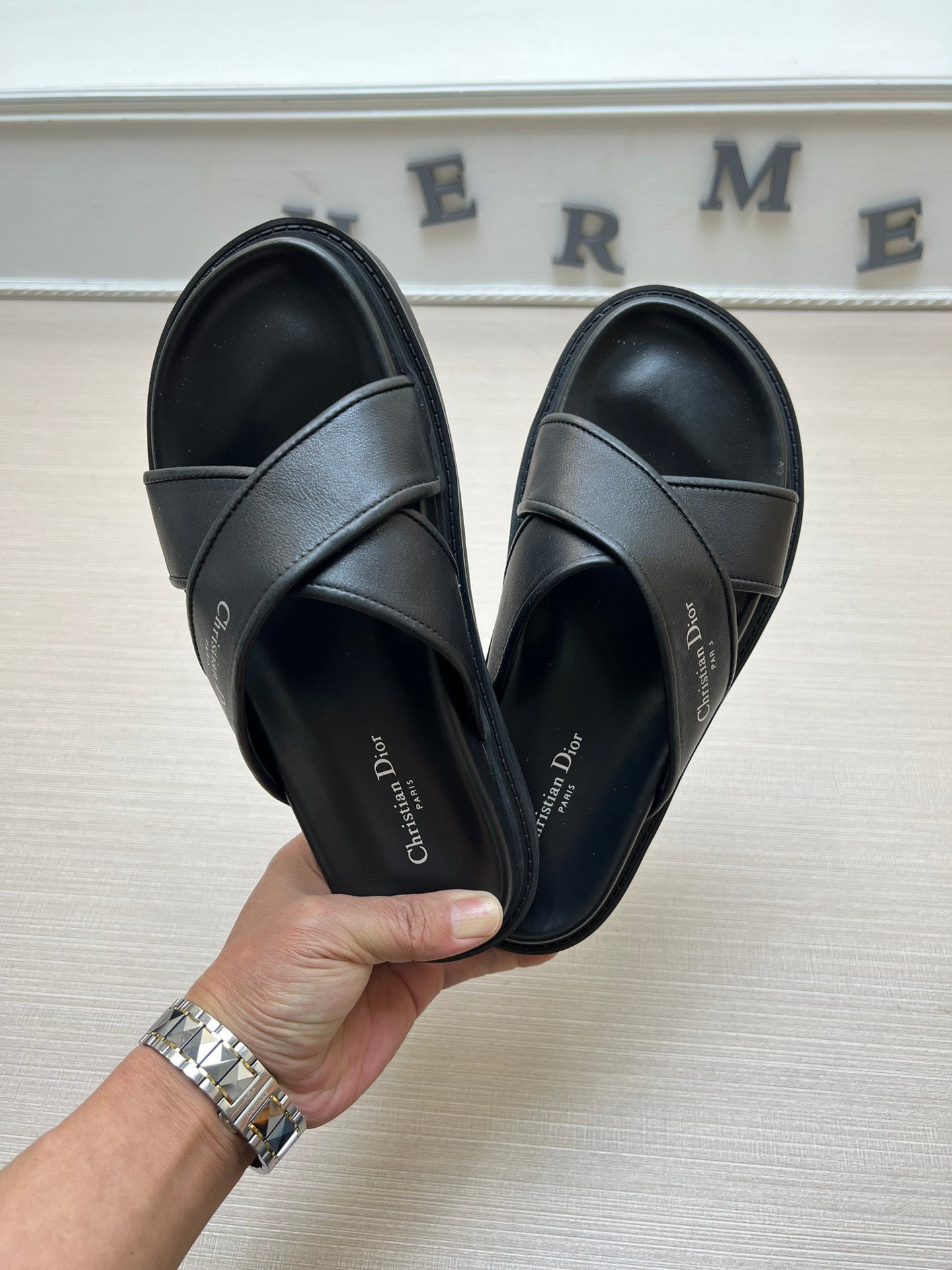 54D115ZDE Stylish slippers