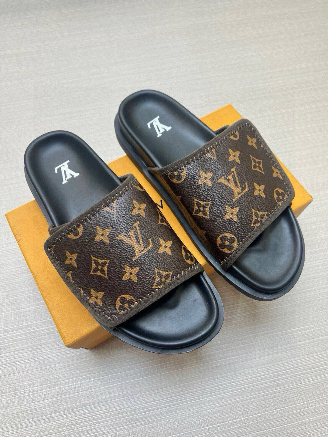 5QE5ZDE Stylish Slippers