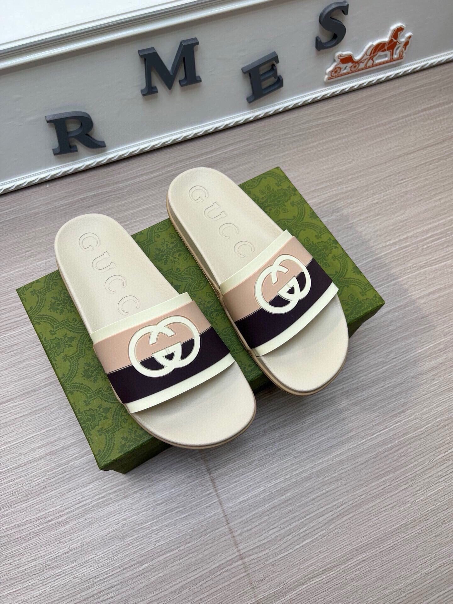 54B113ZDE Stylish slippers