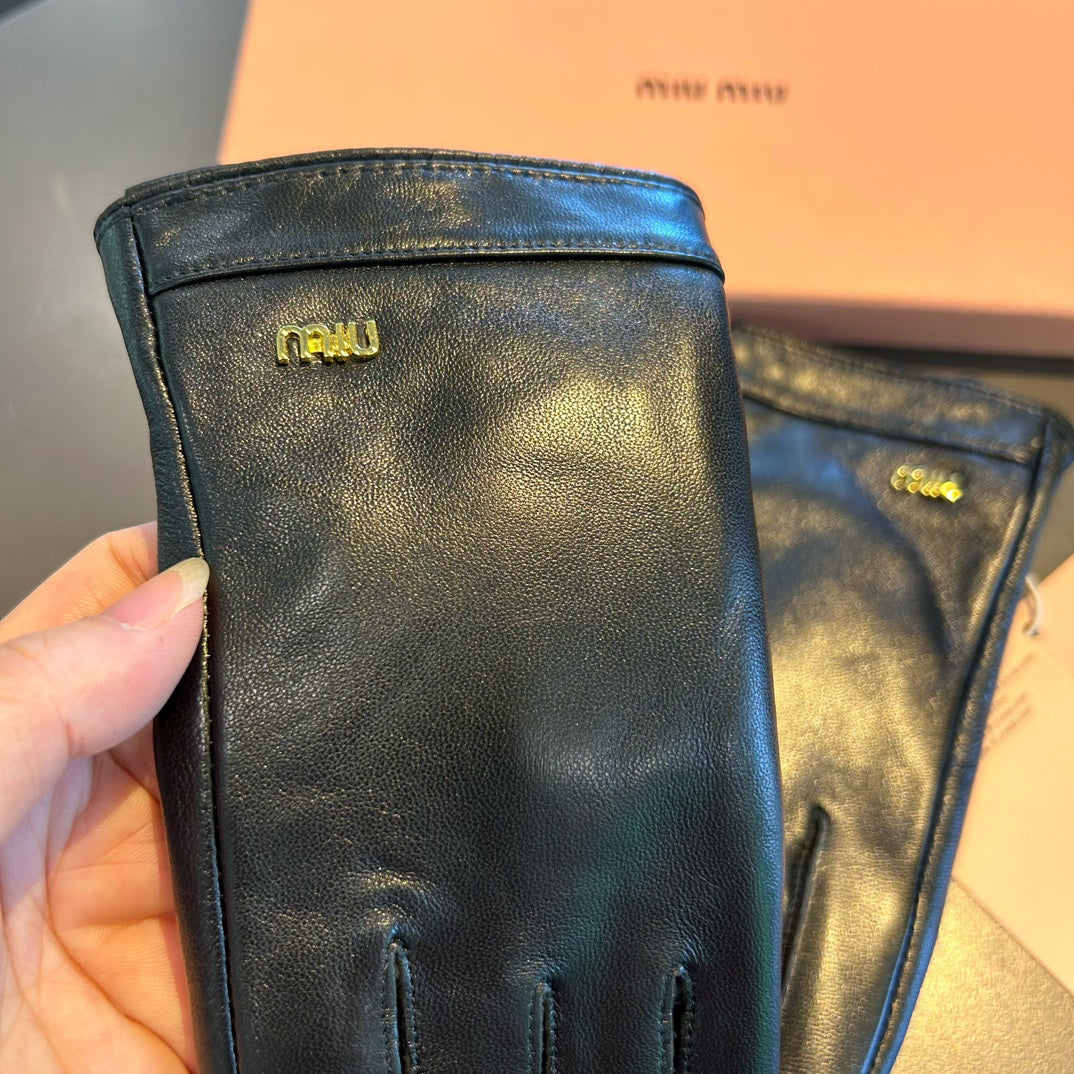 14A21SDE Stylish sheepskin gloves
