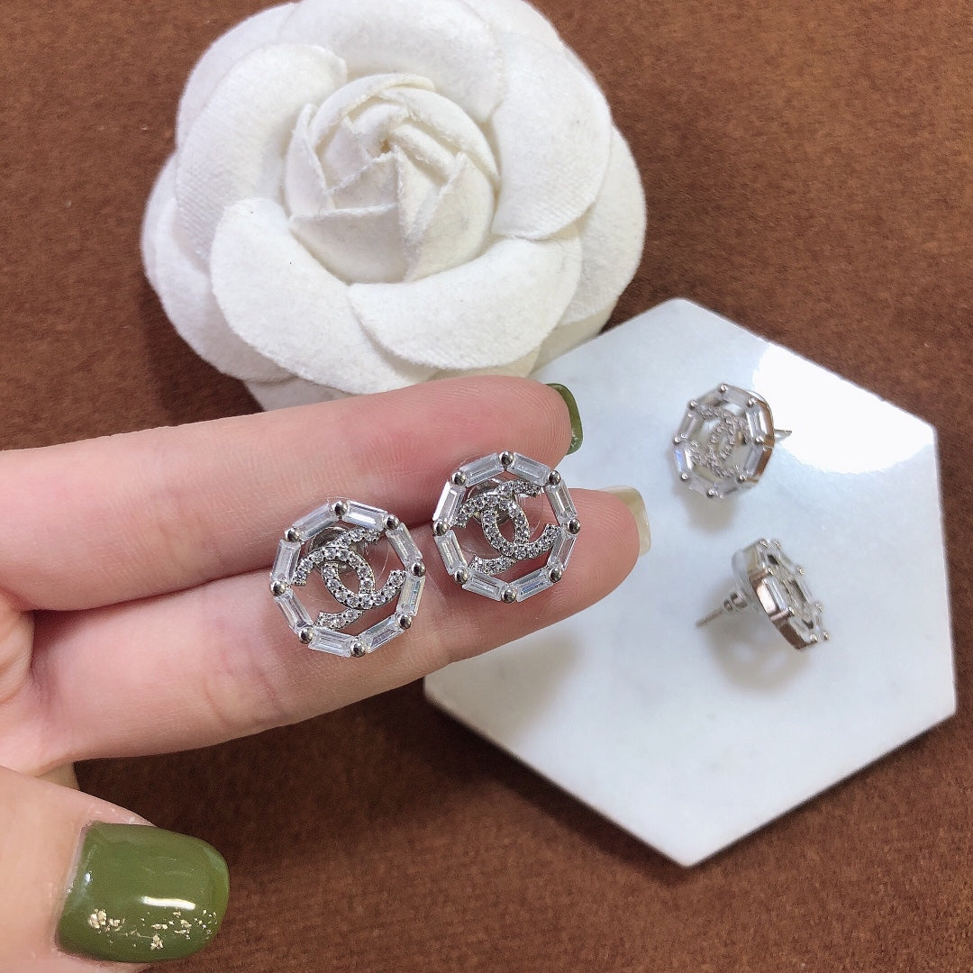 14C82EDE Stylish Earrings