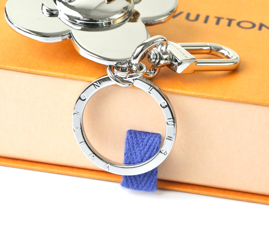 14E67ADE Stylish key closure