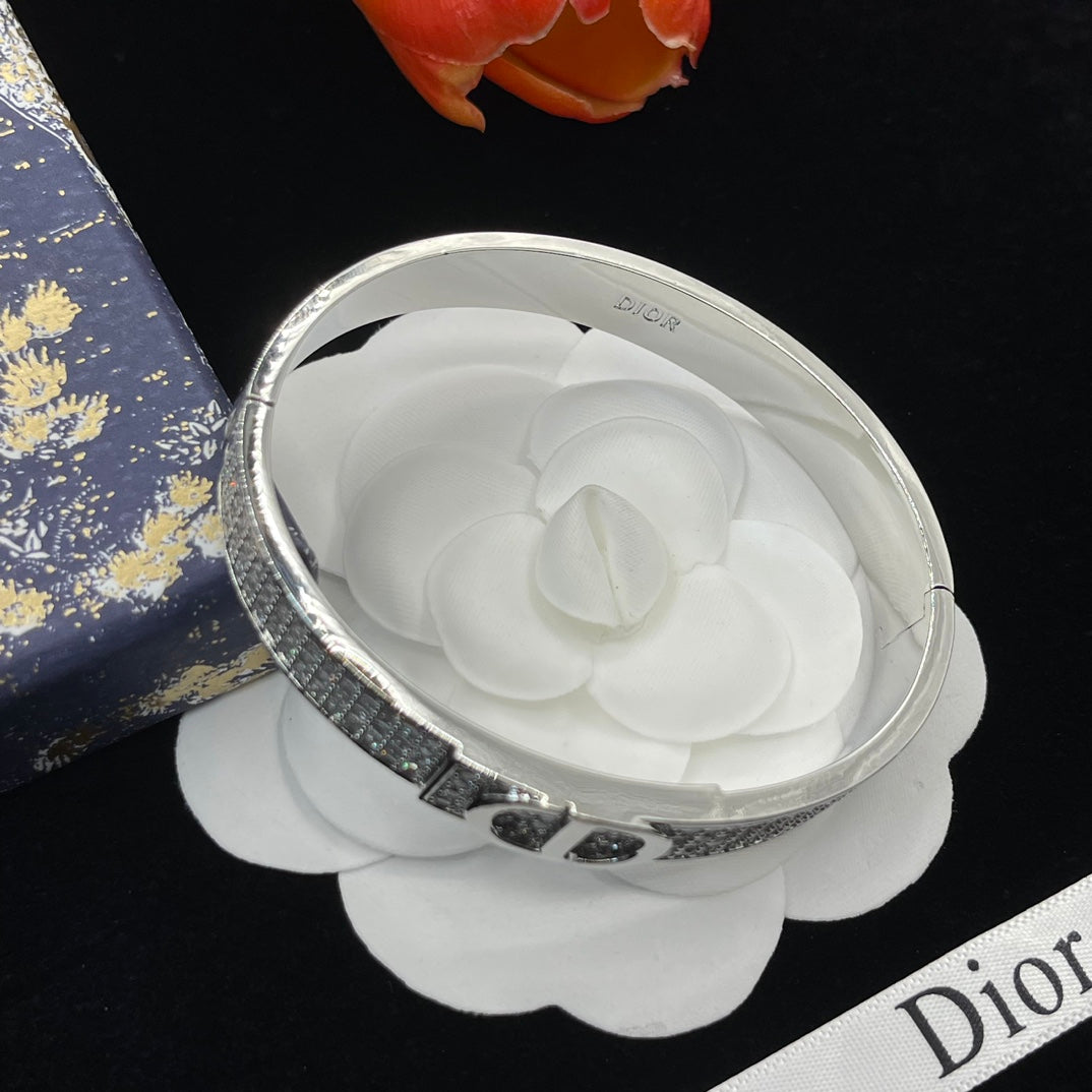 14D673KDE Stylish Bracelets