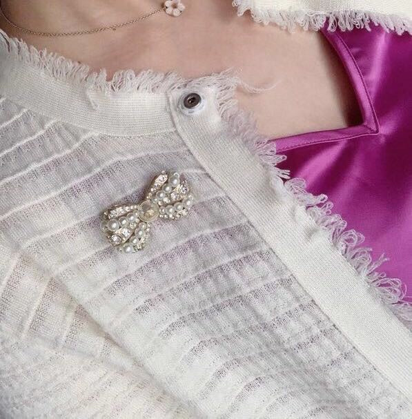 14C228XDE Stylish Brooch
