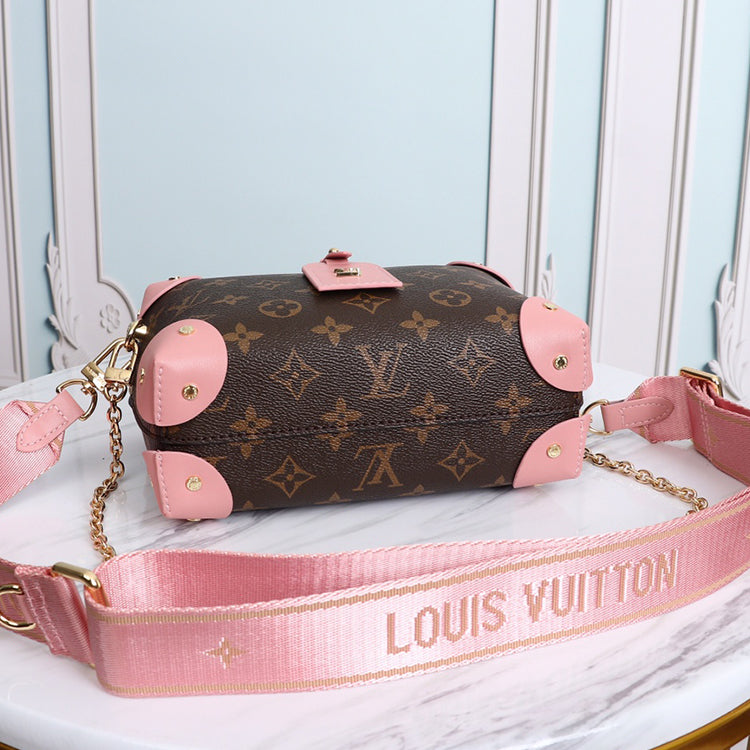 1E33BDE Stylish leather bag 