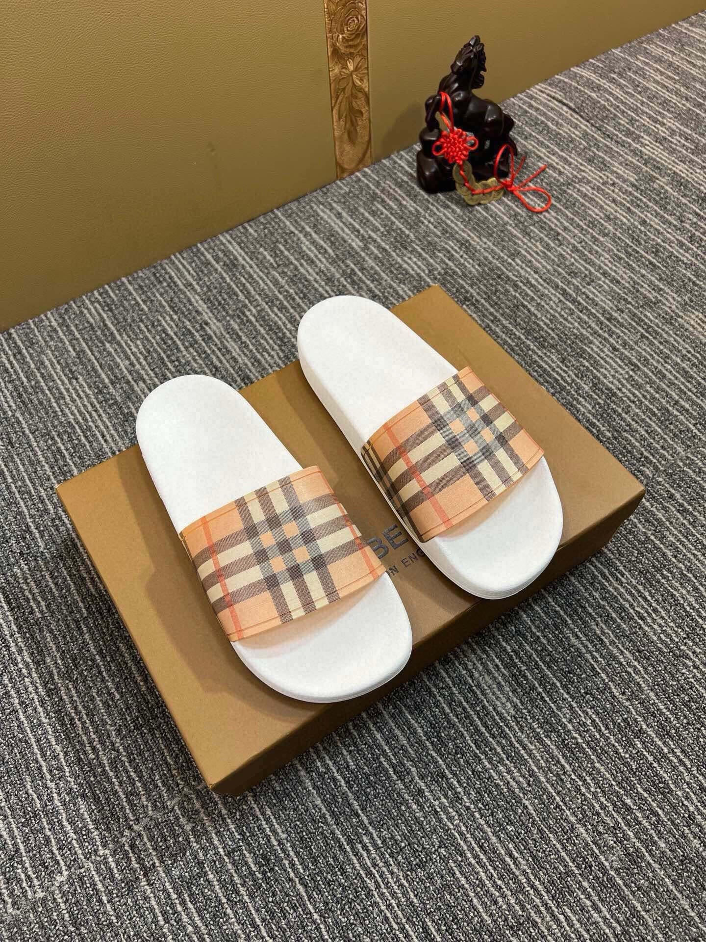 535ZR260ZDE Stylish Slippers