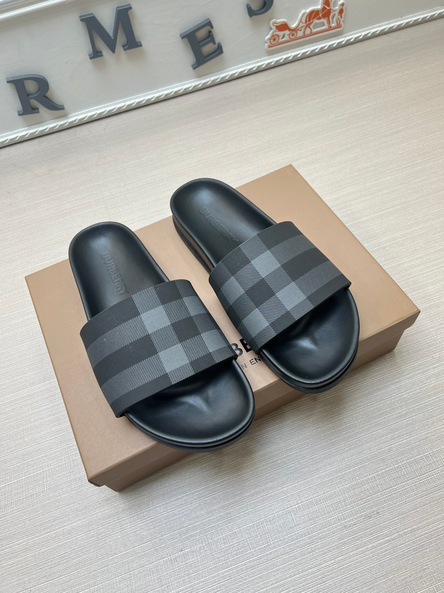 54R119ZDE Stylish slippers