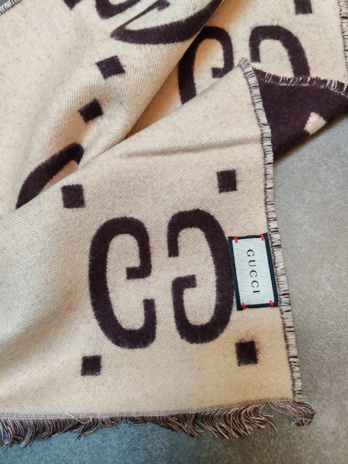 185ZB4WDE Stylish Winter Scarves