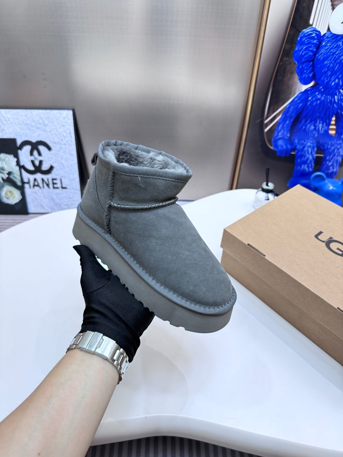 1LU9ZDE Stylish snow boots