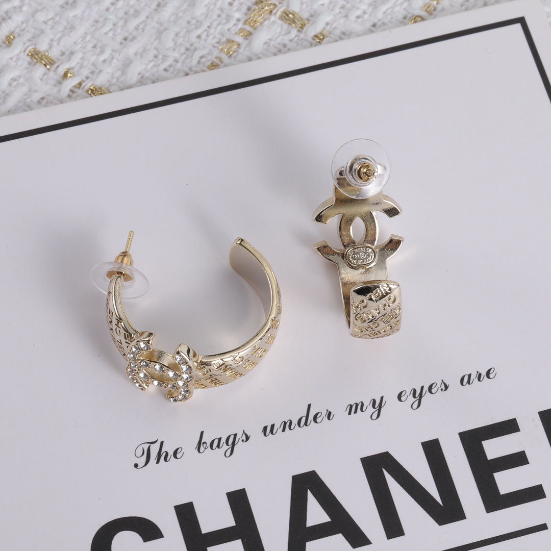 14C435EDE Stylish Earrings