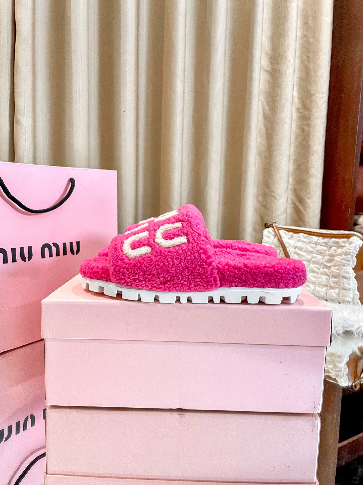 1JA25ZDE Stylish Slippers